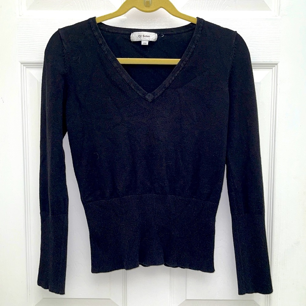 CI SONO | Fitted V Neck Sweater With Decorative Buttons On The Cuffs Size L